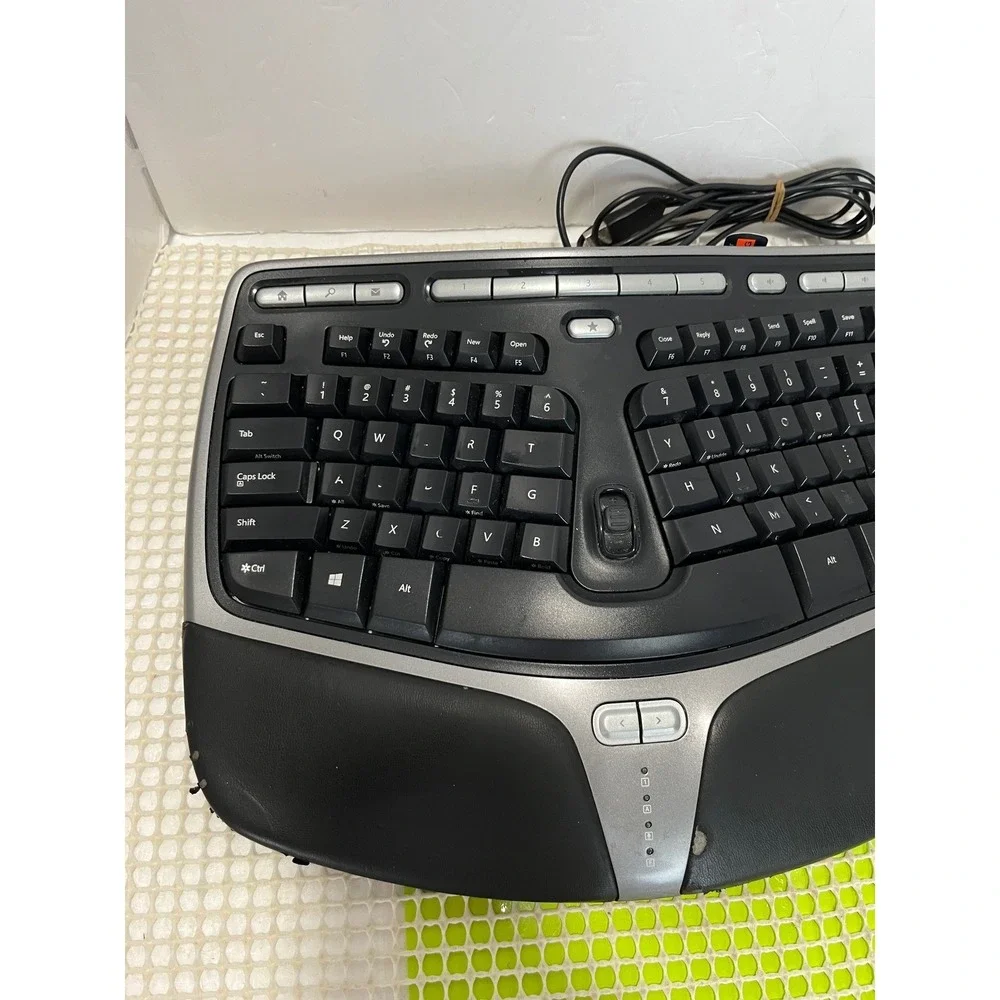 Microsoft Natural Ergonomic Keyboard 4000 v1.0 Working Has faded letters